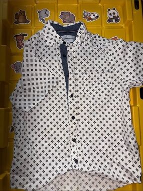 Short-Sleeve White Geometric Print Shirt